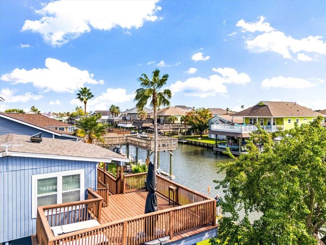 370 Ling Street, Hitchcock, TX 77563