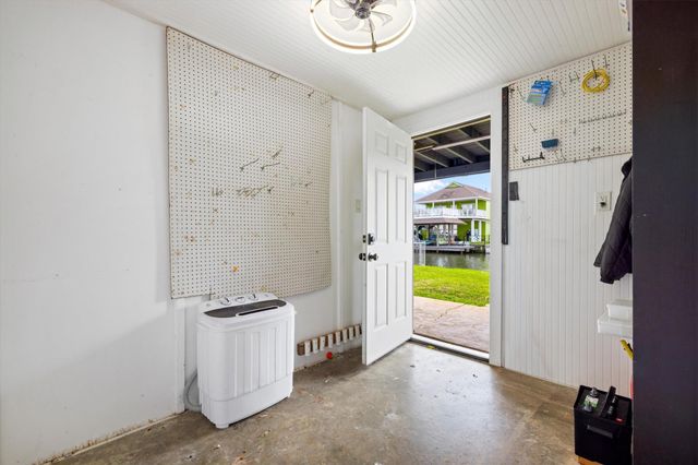 370 Ling Street, Hitchcock, TX 77563