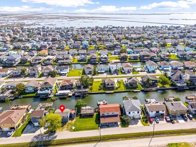 370 Ling Street, Hitchcock, TX 77563