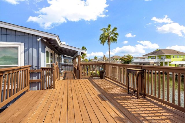 370 Ling Street, Hitchcock, TX 77563