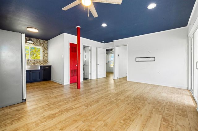 370 Ling Street, Hitchcock, TX 77563