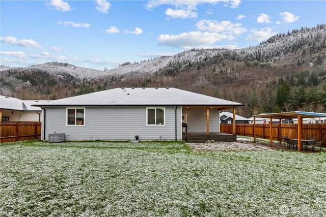 8233 Gold Run Drive, Maple Falls, WA 98266