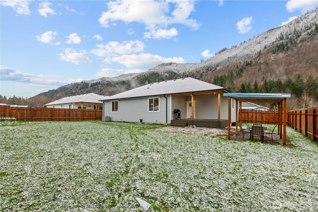 8233 Gold Run Drive, Maple Falls, WA 98266