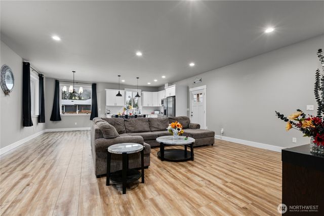 8233 Gold Run Drive, Maple Falls, WA 98266