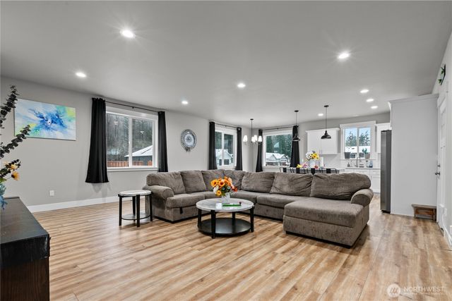 8233 Gold Run Drive, Maple Falls, WA 98266