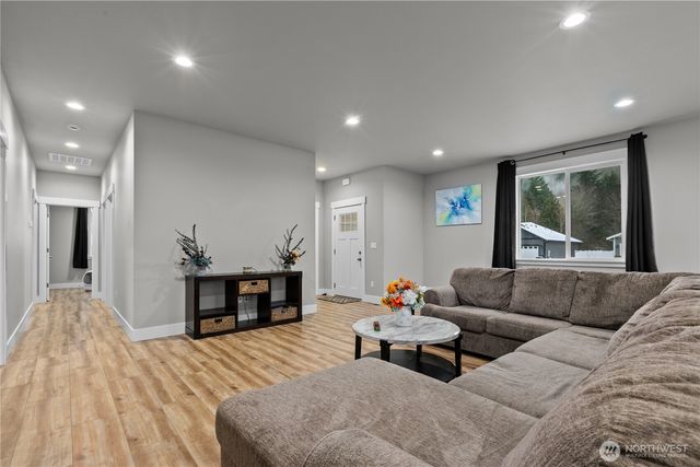 8233 Gold Run Drive, Maple Falls, WA 98266