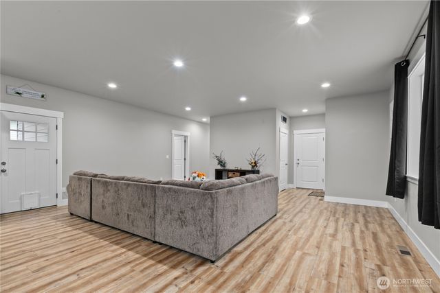 8233 Gold Run Drive, Maple Falls, WA 98266