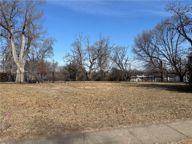 512 E Santa Fe Trail, Kansas City, MO 64145