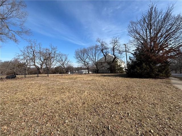 512 E Santa Fe Trail, Kansas City, MO 64145