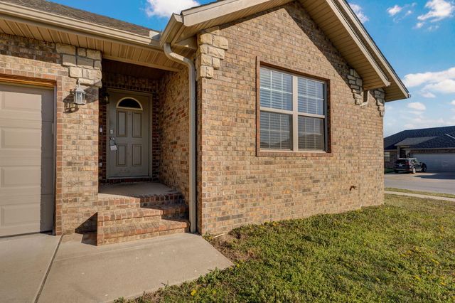 1180 N Cardinal Avenue, Republic, MO 65738