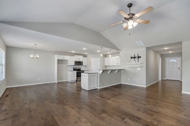 1180 N Cardinal Avenue, Republic, MO 65738