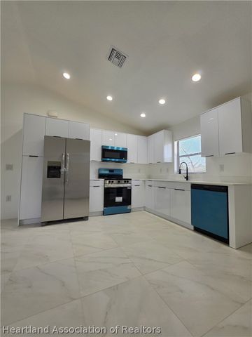 213 Wildcat Street NW, Lake Placid, FL 33852