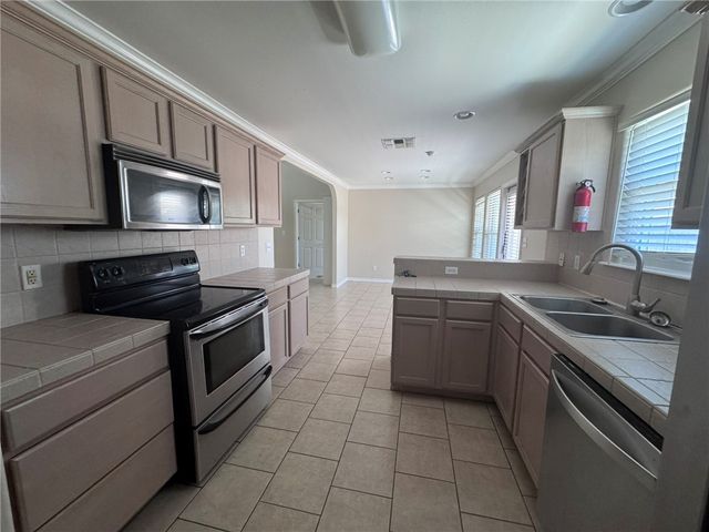 15649 Palmira Ave B, Corpus Christi, TX 78418