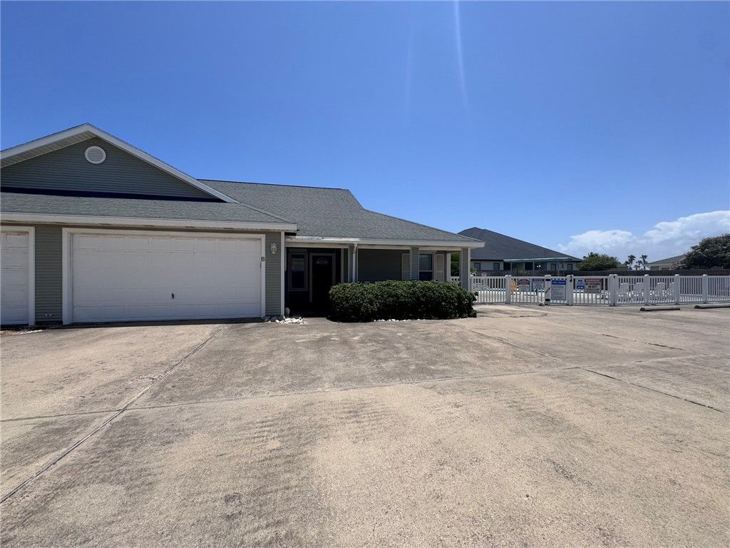 15649 Palmira Ave B, Corpus Christi, TX 78418