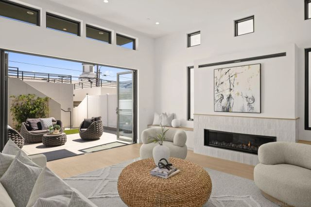 1075 Opal St, San Diego, CA 92109