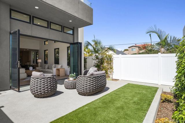 1075 Opal St, San Diego, CA 92109