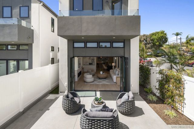 1075 Opal St, San Diego, CA 92109