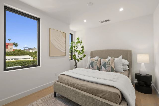 1075 Opal St, San Diego, CA 92109
