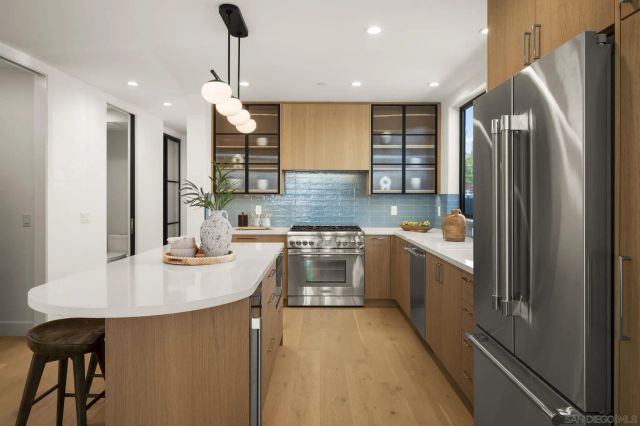 1075 Opal St, San Diego, CA 92109