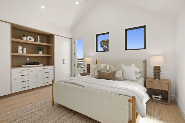 1075 Opal St, San Diego, CA 92109