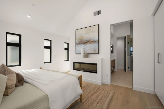 1075 Opal St, San Diego, CA 92109
