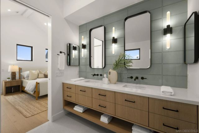 1075 Opal St, San Diego, CA 92109