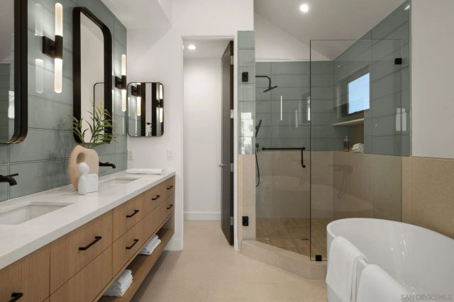 1075 Opal St, San Diego, CA 92109