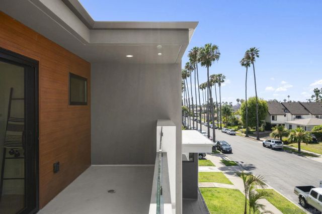 1075 Opal St, San Diego, CA 92109