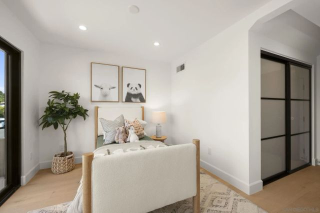 1075 Opal St, San Diego, CA 92109