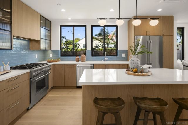 1075 Opal St, San Diego, CA 92109