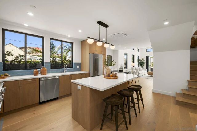 1075 Opal St, San Diego, CA 92109
