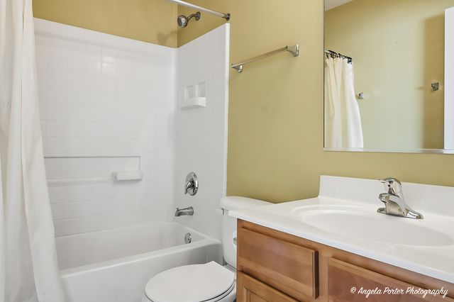 201 Macintosh Avenue, Woodstock, IL 60098