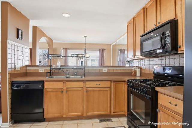 201 Macintosh Avenue, Woodstock, IL 60098