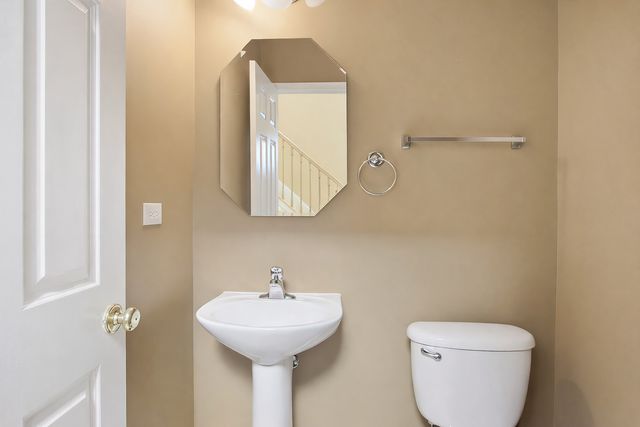 201 Macintosh Avenue, Woodstock, IL 60098