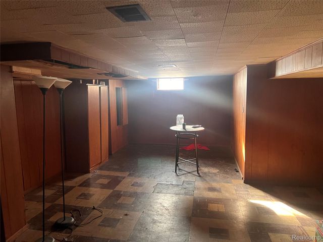 9075 W Parkway Street, Redford Charter Township, MI 48239