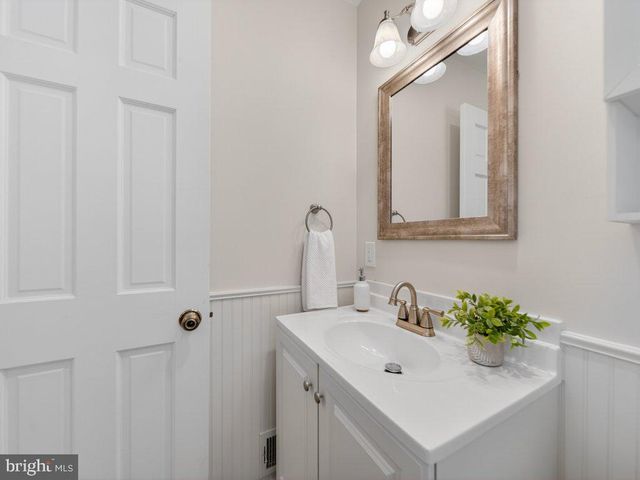 12628 SAINT JAMES RD, Rockville, MD 20850