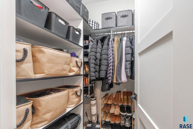 7308 E Gray Eagle Cir Circle, Sioux Falls, SD 57110