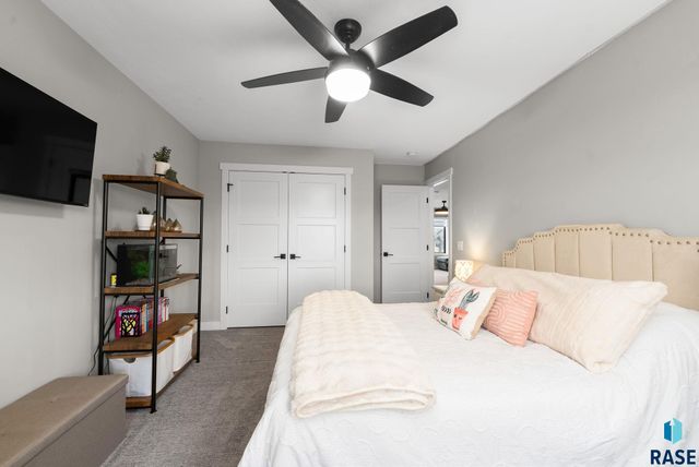 7308 E Gray Eagle Cir Circle, Sioux Falls, SD 57110