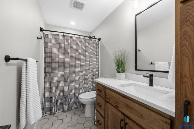 7308 E Gray Eagle Cir Circle, Sioux Falls, SD 57110