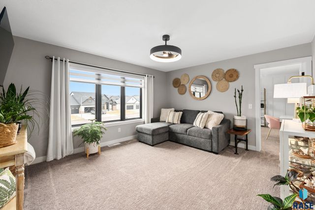 7308 E Gray Eagle Cir Circle, Sioux Falls, SD 57110