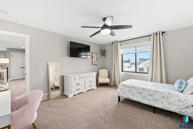 7308 E Gray Eagle Cir Circle, Sioux Falls, SD 57110