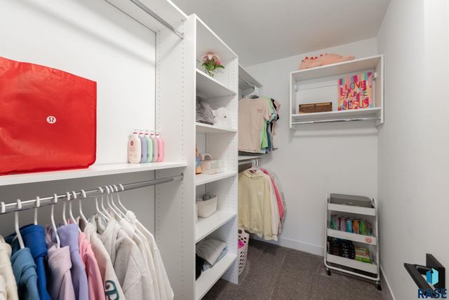 7308 E Gray Eagle Cir Circle, Sioux Falls, SD 57110