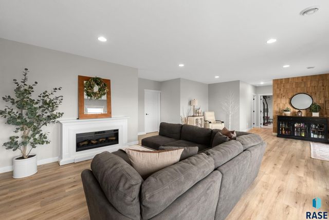 7308 E Gray Eagle Cir Circle, Sioux Falls, SD 57110