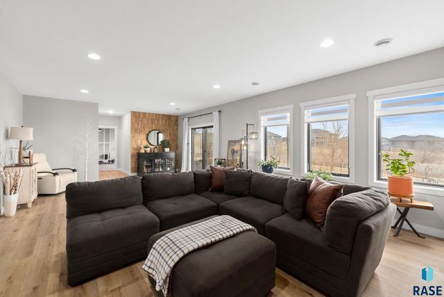 7308 E Gray Eagle Cir Circle, Sioux Falls, SD 57110