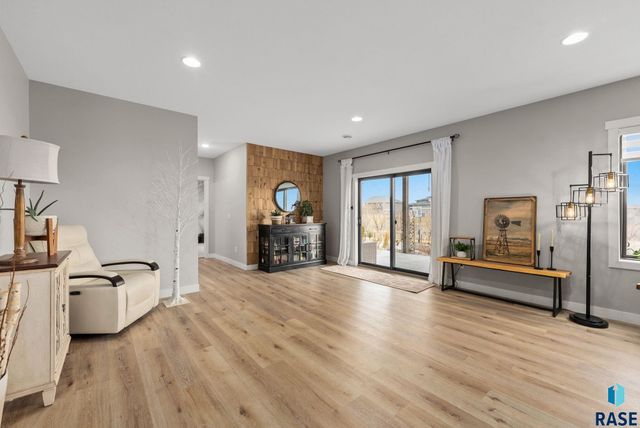 7308 E Gray Eagle Cir Circle, Sioux Falls, SD 57110