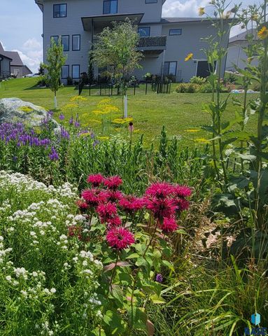 7308 E Gray Eagle Cir Circle, Sioux Falls, SD 57110