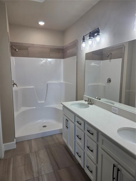 Image 16 of property listing at 24363 SW 18TH LANE, Newberry, FL 32669