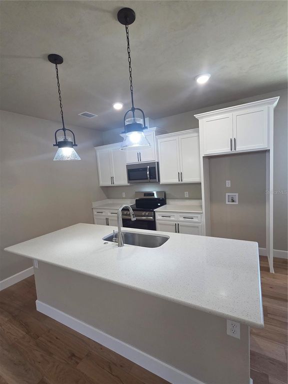 Image 10 of property listing at 24363 SW 18TH LANE, Newberry, FL 32669