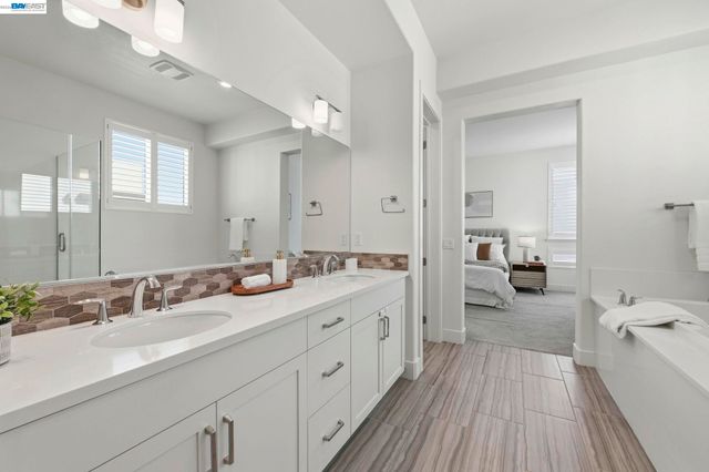 45249 Electric Ter 401, Fremont, CA 94539