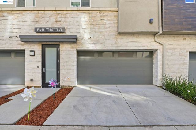 45249 Electric Ter 401, Fremont, CA 94539